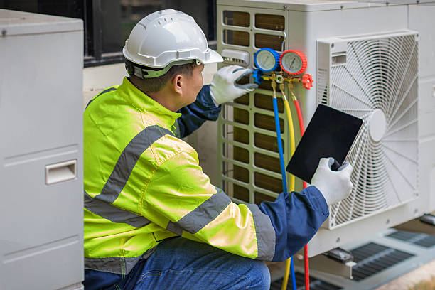 Professional Ac Installation technician working in Grove City, FL
